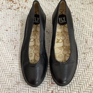 FLY LONDON black leather wedge shoes, like new